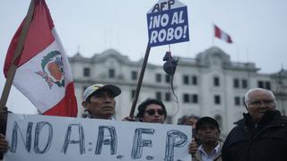 Protestaron contra aporte obligatorio a las AFP y ONP [Fotos]