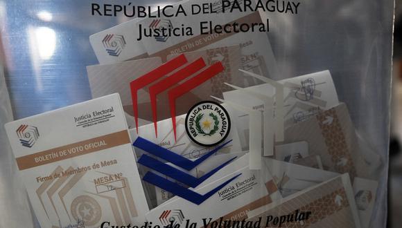 Papeletas en un colegio electoral durante las elecciones nacionales en Asunción, Paraguay, el 30 de abril de 2023. (Foto de Luis ROBAYO / AFP)