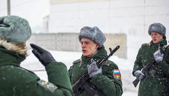 Militares del regimiento de ingenieros-zapadores prestan juramento militar en la región de Voronezh, Rusia, en una imagen de archivo. (Foto: RUSSIAN DEFENSE MINISTRY PRESS SERVICE VIA AP)