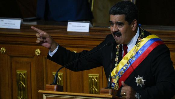 Nicolás Maduro acusa a Juan Manuel Santos de preparar un "enfrentamiento bélico" entre Venezuela y Colombia. (AFP).