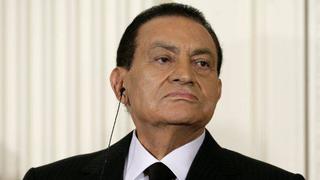 Tribunal egipcio ordena repetir el juicio contra el ex presidente Hosni Mubarak