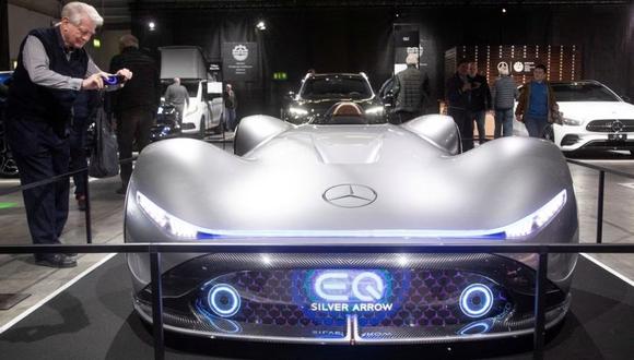 Un automóvil Mercedes-Benz EQ Silver Arrow de propulsión eléctrica se ve en el Auto Zurich Car Show 2022 en Zurich, Suiza, el 10 de noviembre de 2022. REUTERS/Arnd Wiegmann