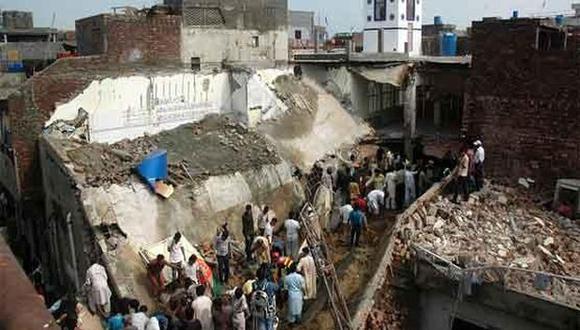 Pakistán: Mueren 24 en el derrumbe de una mezquita
