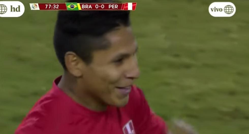 Raúl Ruidíaz le dio el triunfo a Perú sobre Brasil con un polémico gol. (Foto: Captura América TV)