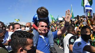 Bolsonaro vuelve a acercarse a sus simpatizantes y causa aglomeración en plena crisis de coronavirus