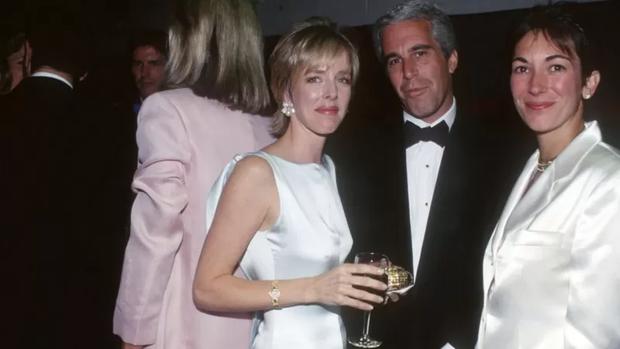 Maxwell (right) frequently accompanied Epstein at social events.  (Getty Images).