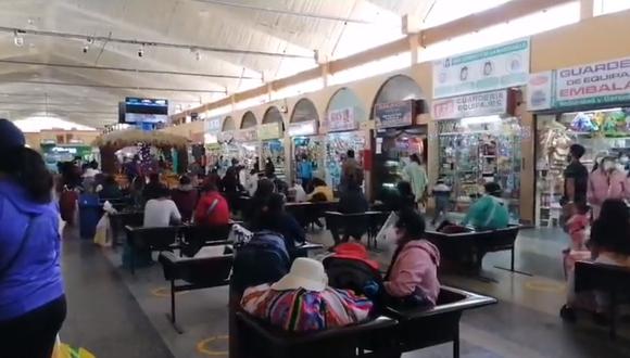 En el Terminal de Arequipa, pasajeros están a la espera de poder realizar sus viajes. (Foto: captura de pantalla | Sanhueza Noticias)