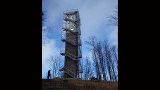 Torre de vigilancia convertida en un refugio para mochileros