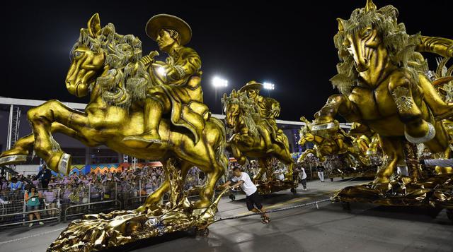 Zamba y color: arrancan los desfiles en el Carnaval de Río - 8