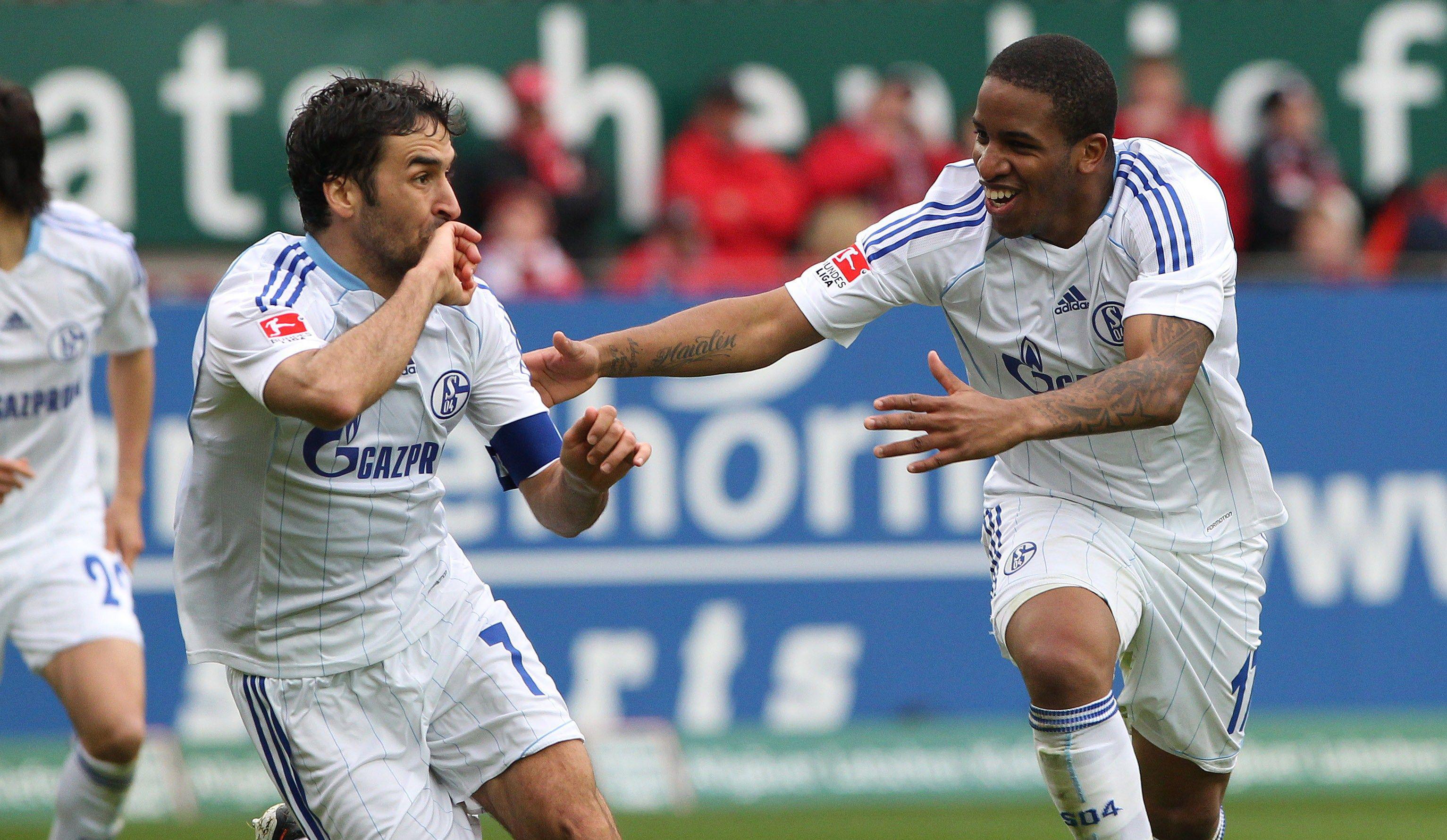 Raúl dejó el Real y fue al Schalke donde estaba Farfán. (Foto: Reuters)