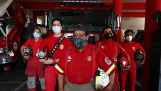 Bomberos de Barranco a la espera de un camión de rescate