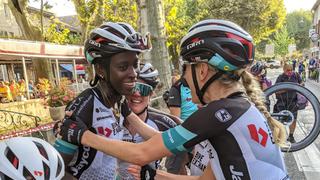 Gran gesto deportivo en Francia: roban las bicicletas a ciclistas y sus rivales le prestan las suyas 