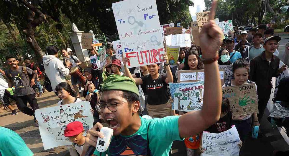 Activistas indonesios demandan acción contra el cambio climática. (Foto: EFE/EPA/Bagus Indahono)