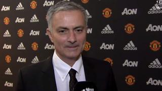 José Mourinho fue presentado así en Manchester United