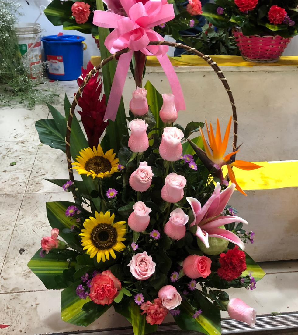 San Valentin Buscas Rosas Conoce Las Ofertas De Los Arreglos Florales En El Mercado De Flores San Valentin Mercado De Flores Rosas Economia El Comercio Peru