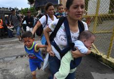 Caravana de migrantes hondureños logra cruzar a México en su periplo hacia EE.UU.