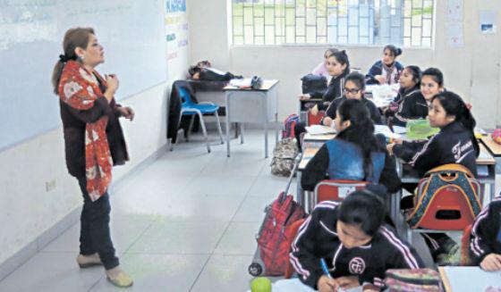 Tras la huelga magisterial del año pasado, el piso salarial de los docentes se estableció en S/2.000. En el 2019 pasarán a ganar S/2.200. (Foto: Lino Chipana/El Comercio)