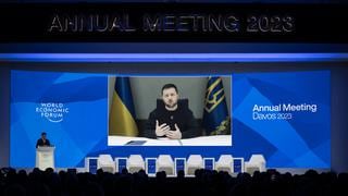 Zelensky pide en Davos más rapidez en suministro de misiles de defensa y tanques