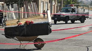 Un ataúd en la calle, el drama en Bolivia por la saturación de un cementerio | FOTOS