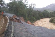 Colapsa tramo de carretera de Tarapoto por lluvias y crecida de río