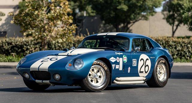 7. Shelby Daytona Cobra Coupe (1965). El primer auto americano en ganar el Campeonato Internacional de Fabricantes Gran Turismo. En el 2009 fue vendido por US$ 7 millones 238 mil.