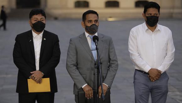 Raúl Doroteo, Elvis Vergara (vocero titular) e Ilich López han sido señalados por Karelim López como tres de los seis congresistas de Acción Popular denominados 'Los Niños' del presidente Pedro Castillo.