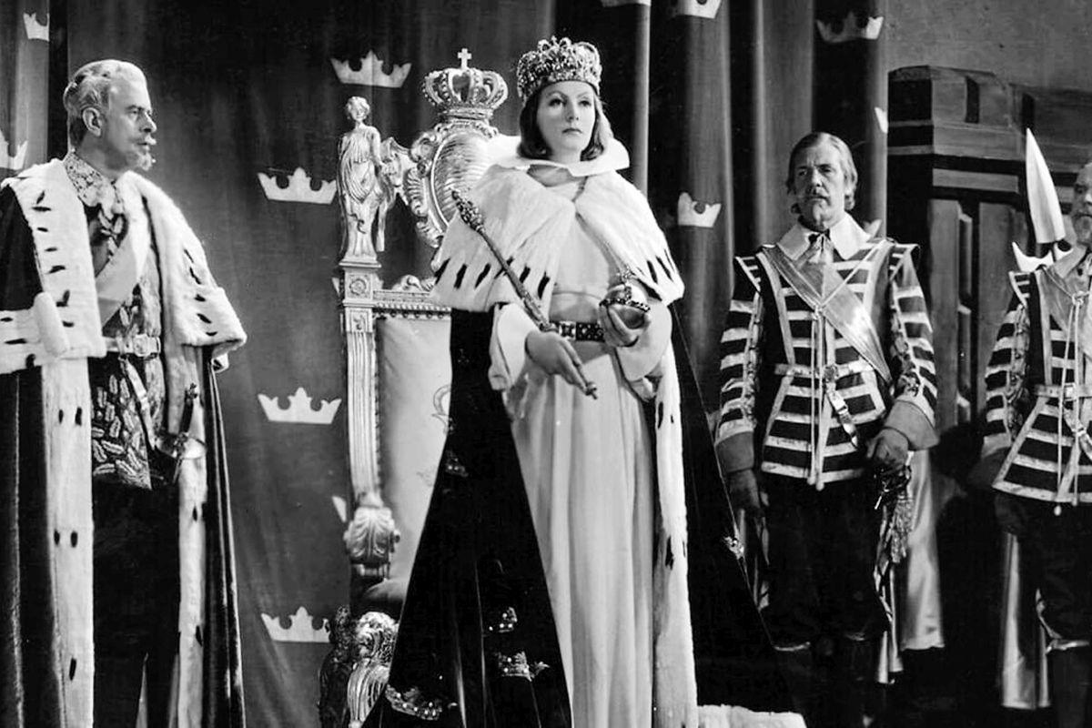 Greta Garbo como Cristina de Suecia (antes de abdicar) en la cinta “Queen Christina” ( 1933 )