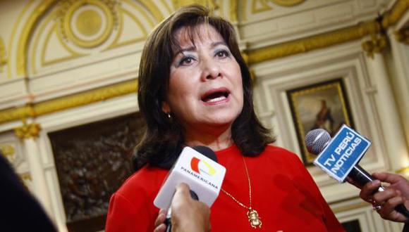 Martha Chávez renuncia a presidencia de la Comisión de Trabajo