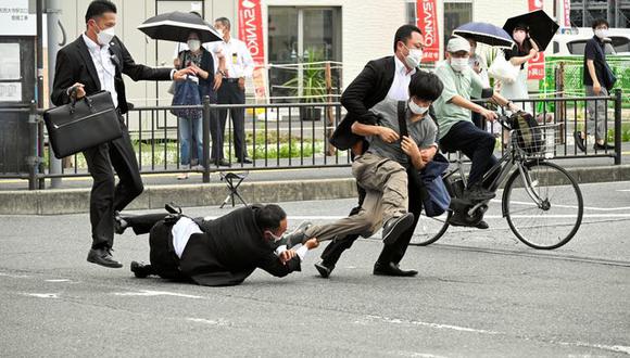 El momento de la detención del hombre que disparó contra el ex primer ministro de Japón Shinzo Abe.