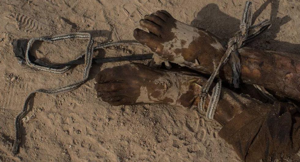 Un cuerpo sin identificar de una de las fosas atribuidas a ISIS. (Foto: Getty Images)