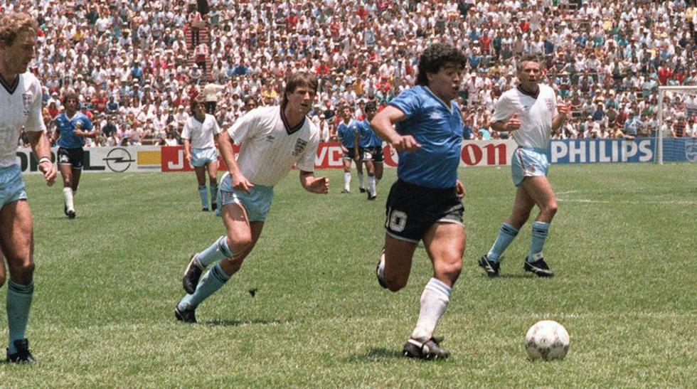 Diego Maradona anot&oacute; los dos goles con que Argentina derrot&oacute; 2-1 a Inglaterra en cuartos de final. Este es el segundo tanto, el mejor de la historia de los mundiales. (Foto: AFP)