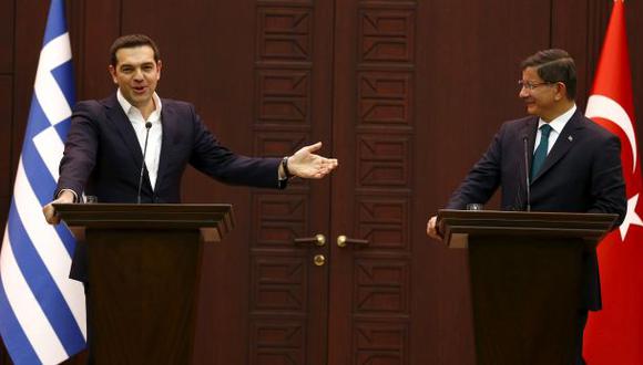 Tsipras mantuvo un insólito debate vía Twitter con Davutoglu