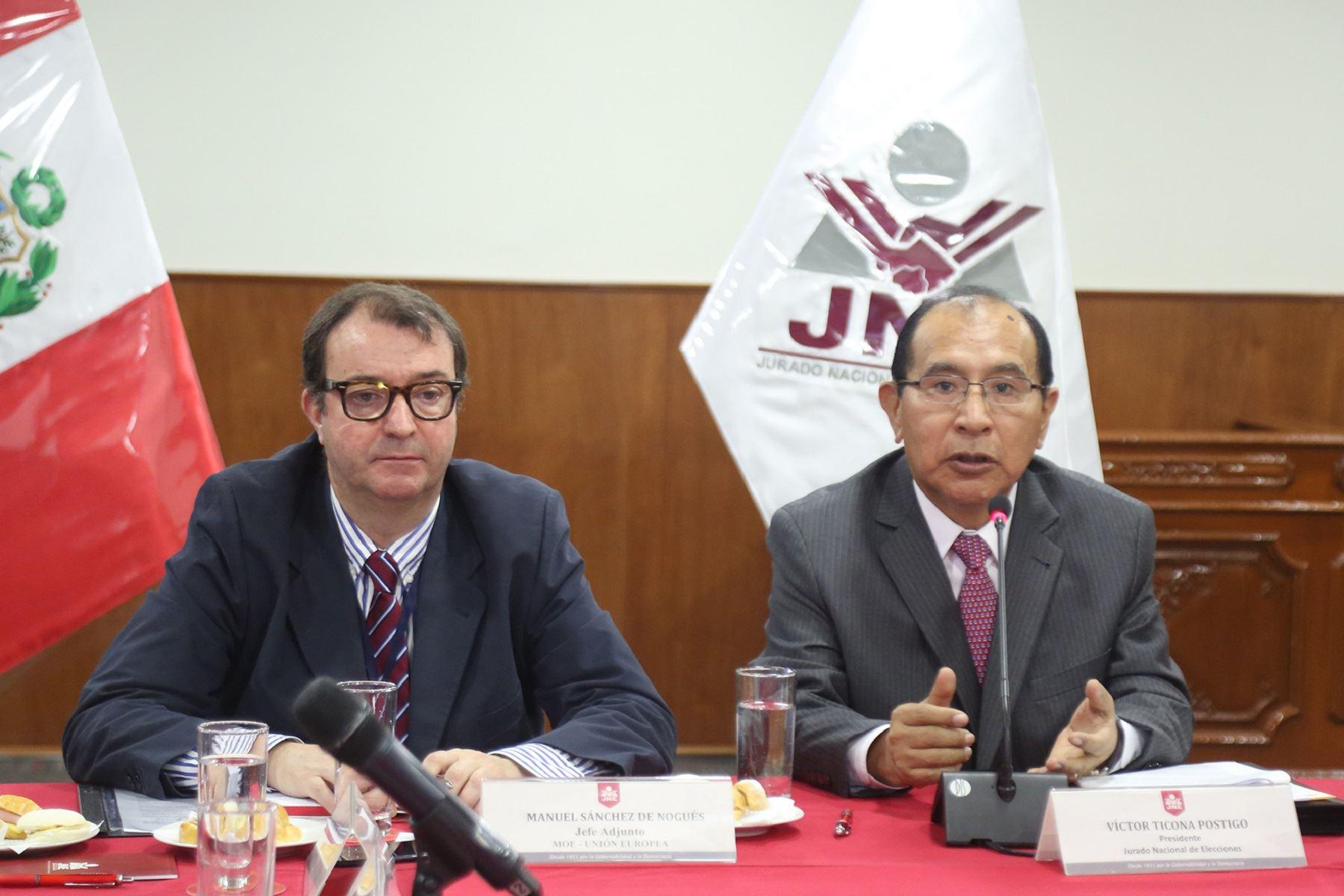 El presidente del JNE, Víctor Ticona, se reunió con el Jefe de la Misión de Observadores de la UE, Manuel Sánchez de Nogués. (Foto: Difusión)