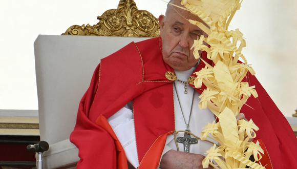 El Papa Francisco preside la misa del Domingo de Ramos en la plaza de San Pedro del Vaticano el 24 de marzo de 2024. (Foto de Alberto PIZZOLI / AFP).