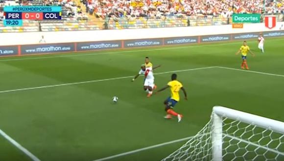 Luis Advíncula protagonizó una sorprendente jugada individual en el Perú vs. Colombia, la cual complicó a la defensa cafetera (Foto: captura)