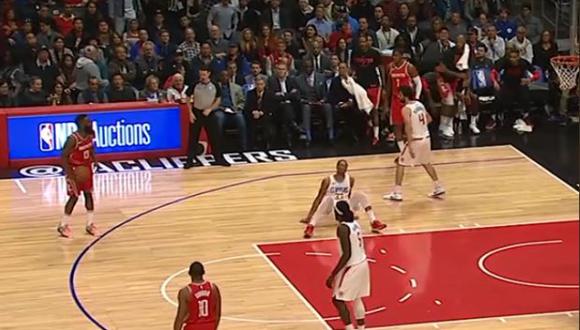 James Harden (Houston Rockets) humilló a Wesley Johnson (Los Angeles Clippers) en un encuentro de la NBA. El video se convirtió en un viral de Facebook.