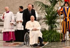 Semana Santa: El Papa en silla de ruedas lava los pies a doce reclusas por Jueves Santo