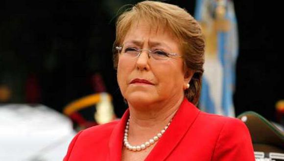 Apoyo a Bachelet cae por primera vez por debajo del 50%