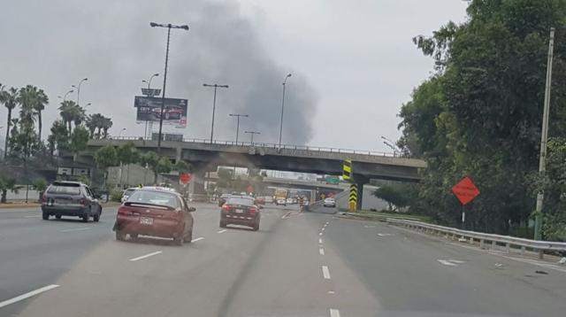 Surco: camioneta se incendió y bloqueó la Panamericana Sur - 6