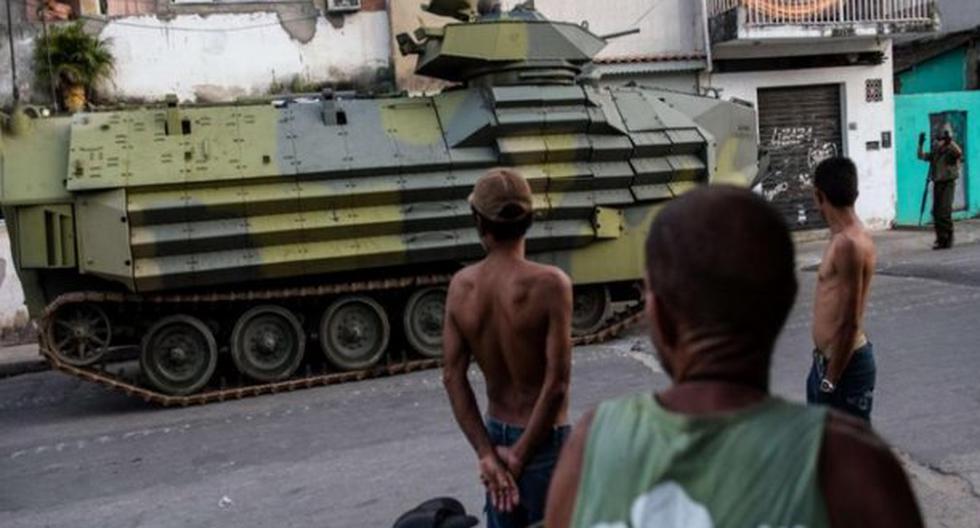 Militares se retiran de favela. (Foto: Referencial / El Mundo)