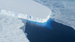 Hallan por primera vez agua tibia bajo un glaciar en la Antártida