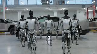 Los robots humanoides de Tesla ya caminan solos y ordenan objetos, pero son muy lentos | Video