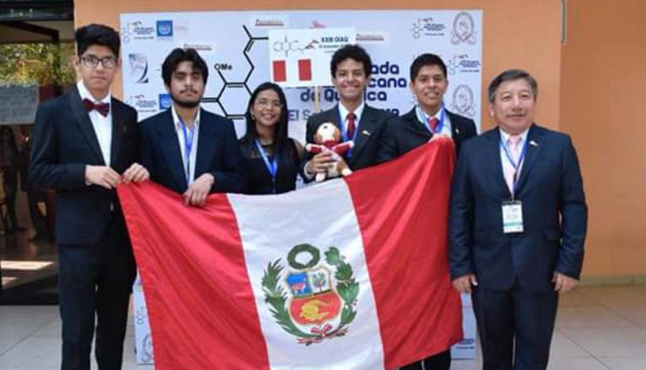 Héctor Rodríguez y Renzo Mattos Cahui ganaron medallas de oro en la Olimpiada Iberoamericana de Química (Foto: Andina)