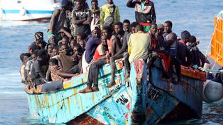 España: encuentran cadáver de un hombre en barco con migrantes llegado a Islas Canarias