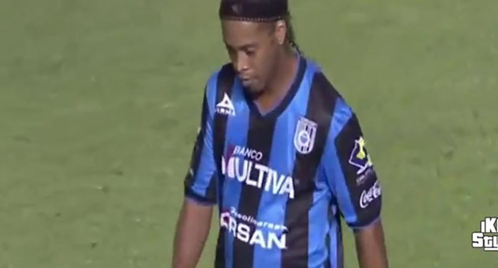 Ronaldinho Gaucho molesto por ser cambiado (Foto: Captura)
