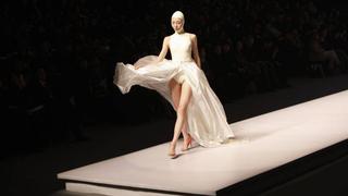 FOTOS: la moda más vanguardista puesta al límite en el China Fashion Week 2013