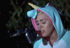 Miley Cyrus le escribe una canción a su pez muerto (VIDEO)