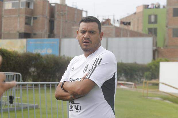 El entrenador de la selección, Jaime Serna. Foto: Violeta Ayasta / @photo.gec

