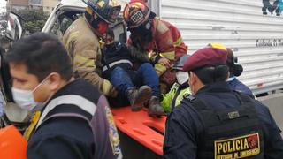 Surco: hermanos fueron rescatados tras quedar atrapados entre fierros retorcidos de camión tras choque en la Panamericana Sur 