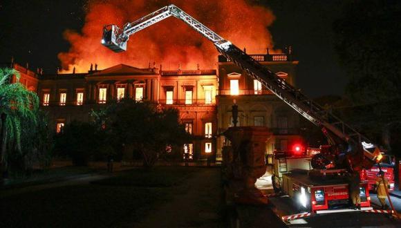 Río de Janeiro: Bomberos denuncian falta de agua para combatir incendio de museo. (Foto: Oglobo, GDA)